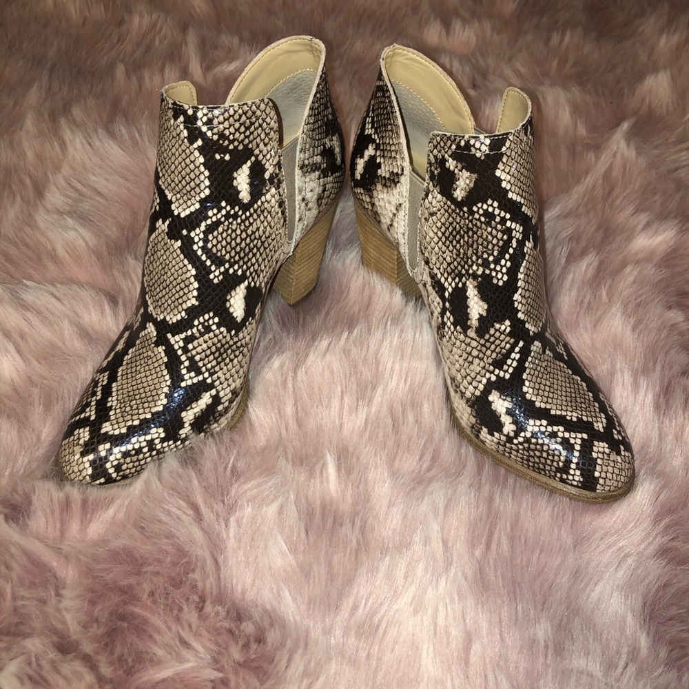 Vince Camuto Booties